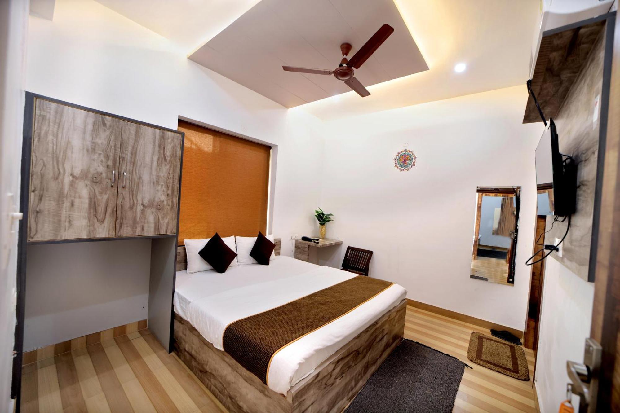 Hotel Taj Niwas Агра Экстерьер фото
