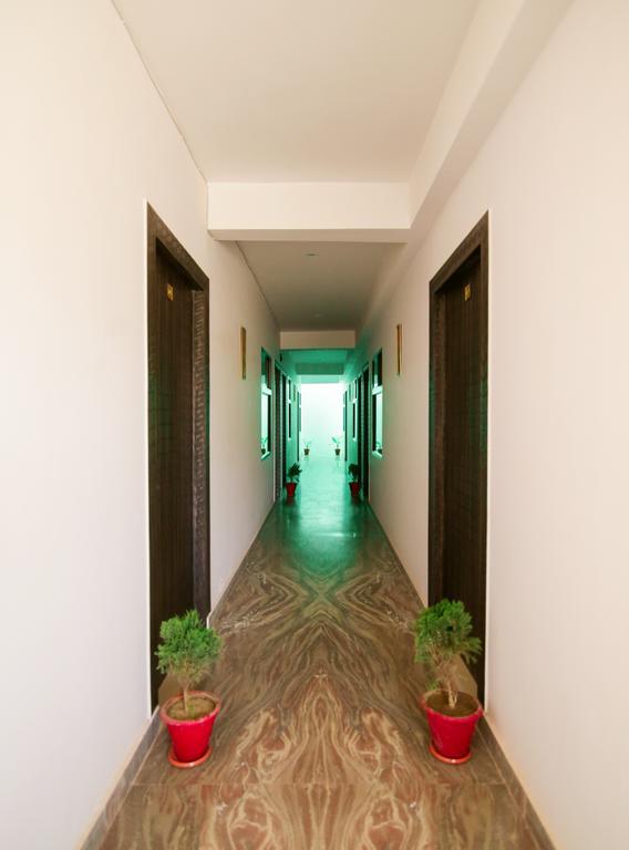 Hotel Taj Niwas Агра Экстерьер фото